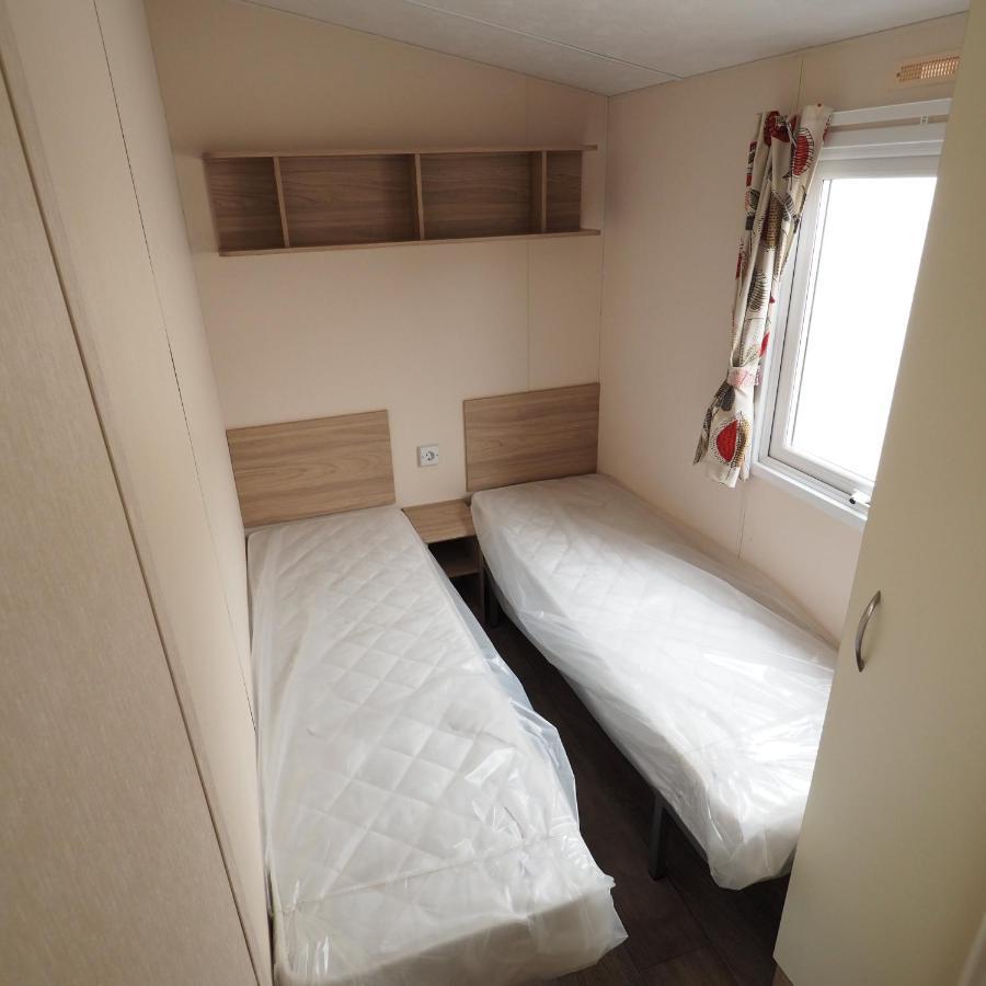 Vakantiepark Wilhelm Tell Superieur Chalet Opglabbeek Екстериор снимка