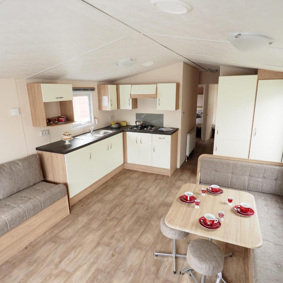 Vakantiepark Wilhelm Tell Superieur Chalet Opglabbeek Екстериор снимка