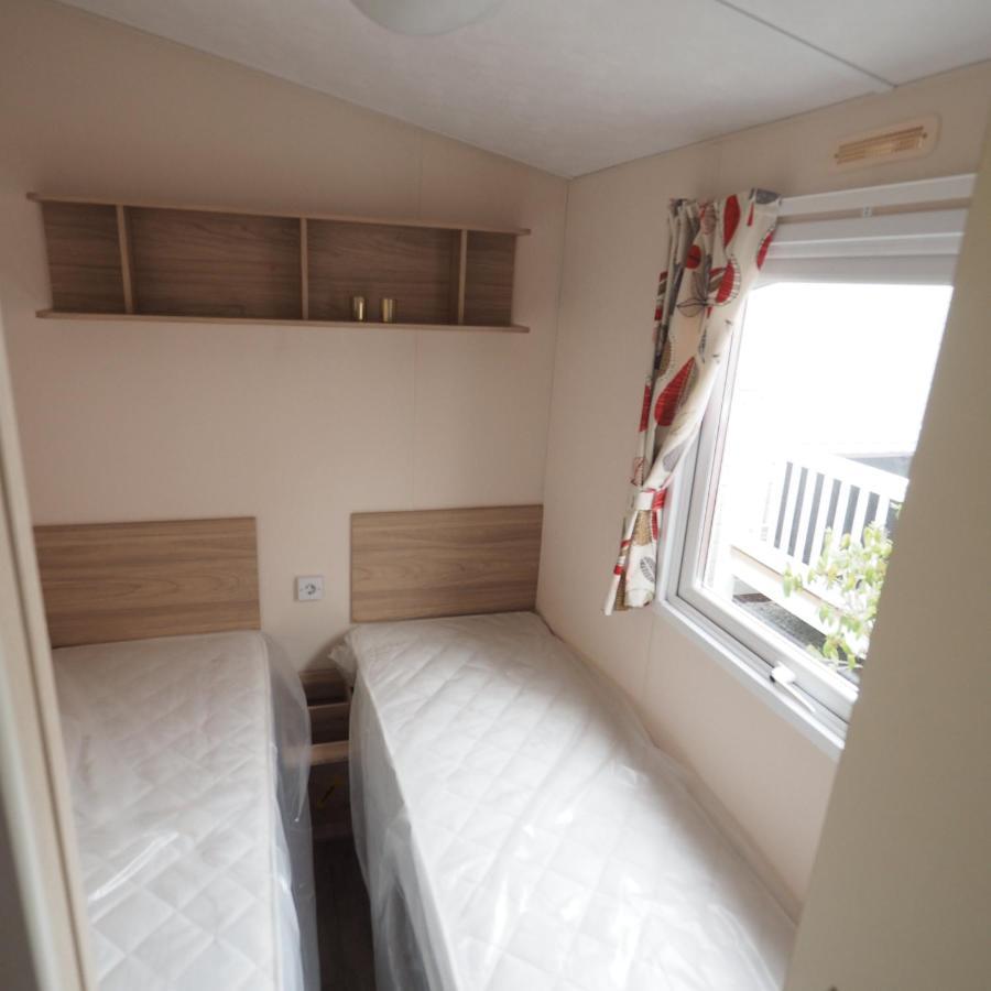 Vakantiepark Wilhelm Tell Superieur Chalet Opglabbeek Екстериор снимка