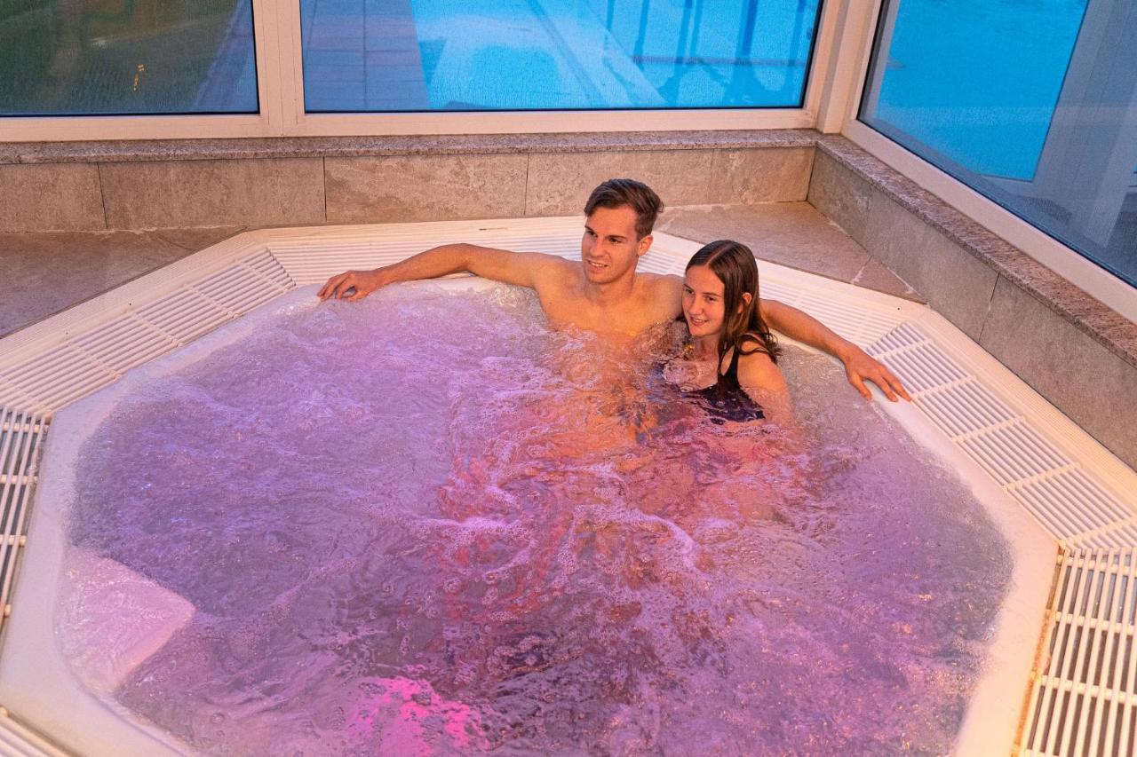 Vakantiepark Wilhelm Tell Superieur Chalet Opglabbeek Екстериор снимка