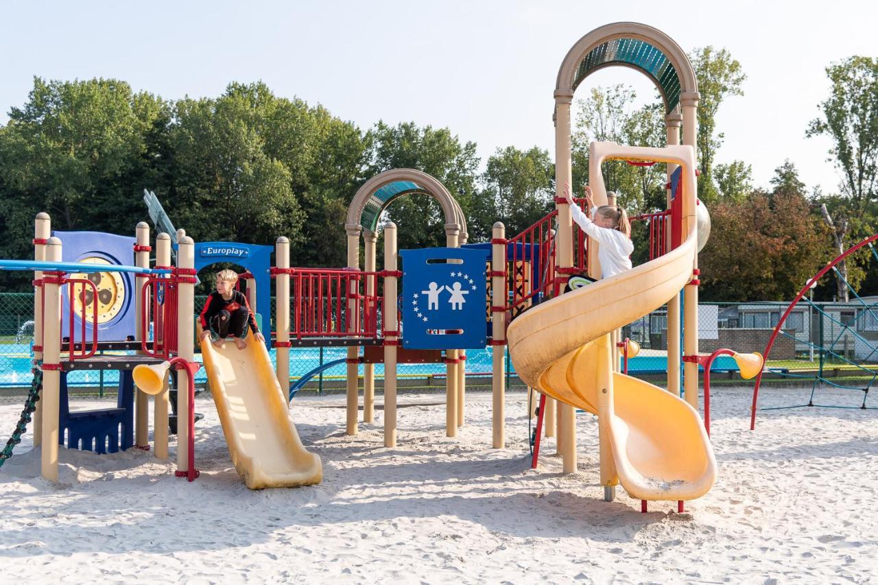 Vakantiepark Wilhelm Tell Superieur Chalet Opglabbeek Екстериор снимка