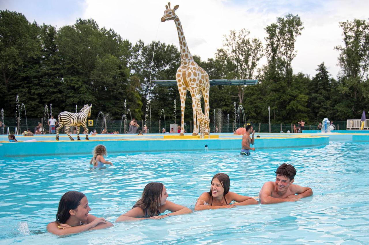 Vakantiepark Wilhelm Tell Superieur Chalet Opglabbeek Екстериор снимка